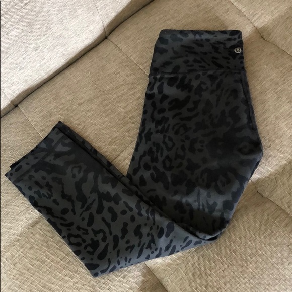 lululemon athletica Pants - Lululemon Capri pants 🍋